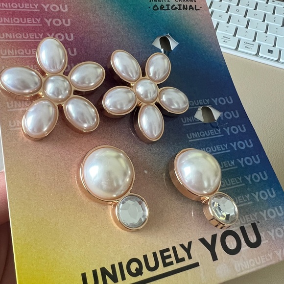 CROCS Jibbitz Dainty Pearl Jewelry - Picture 2 of 4